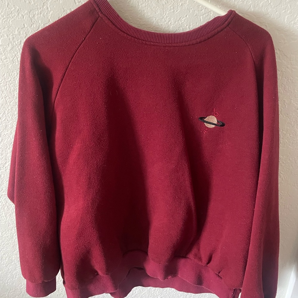 Wine Red Planet Embroidered Sweatshirt 
Size:M
#embroidered
#sweatshirt